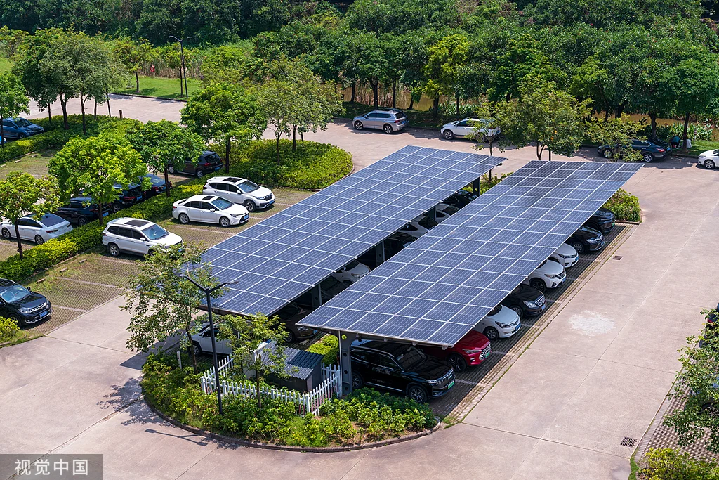 Large‑Format PV Panels for Commercial Applications